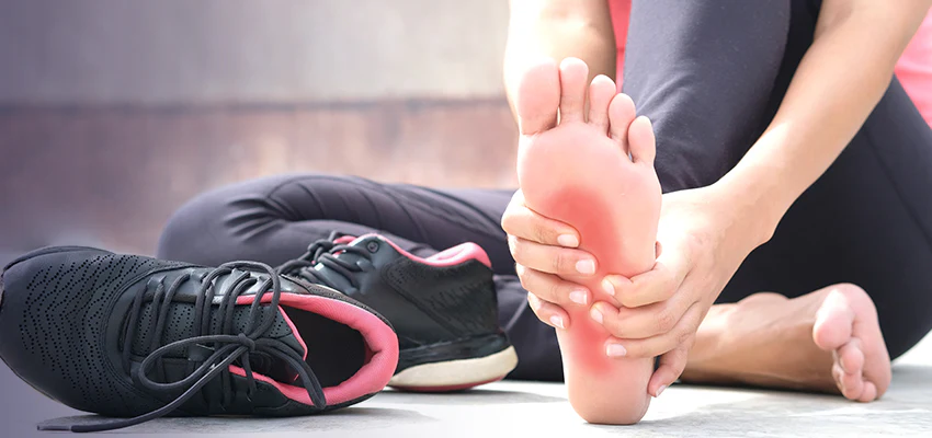 7 Tips Mencegah Kaki Terluka saat Bertelanjang Kaki